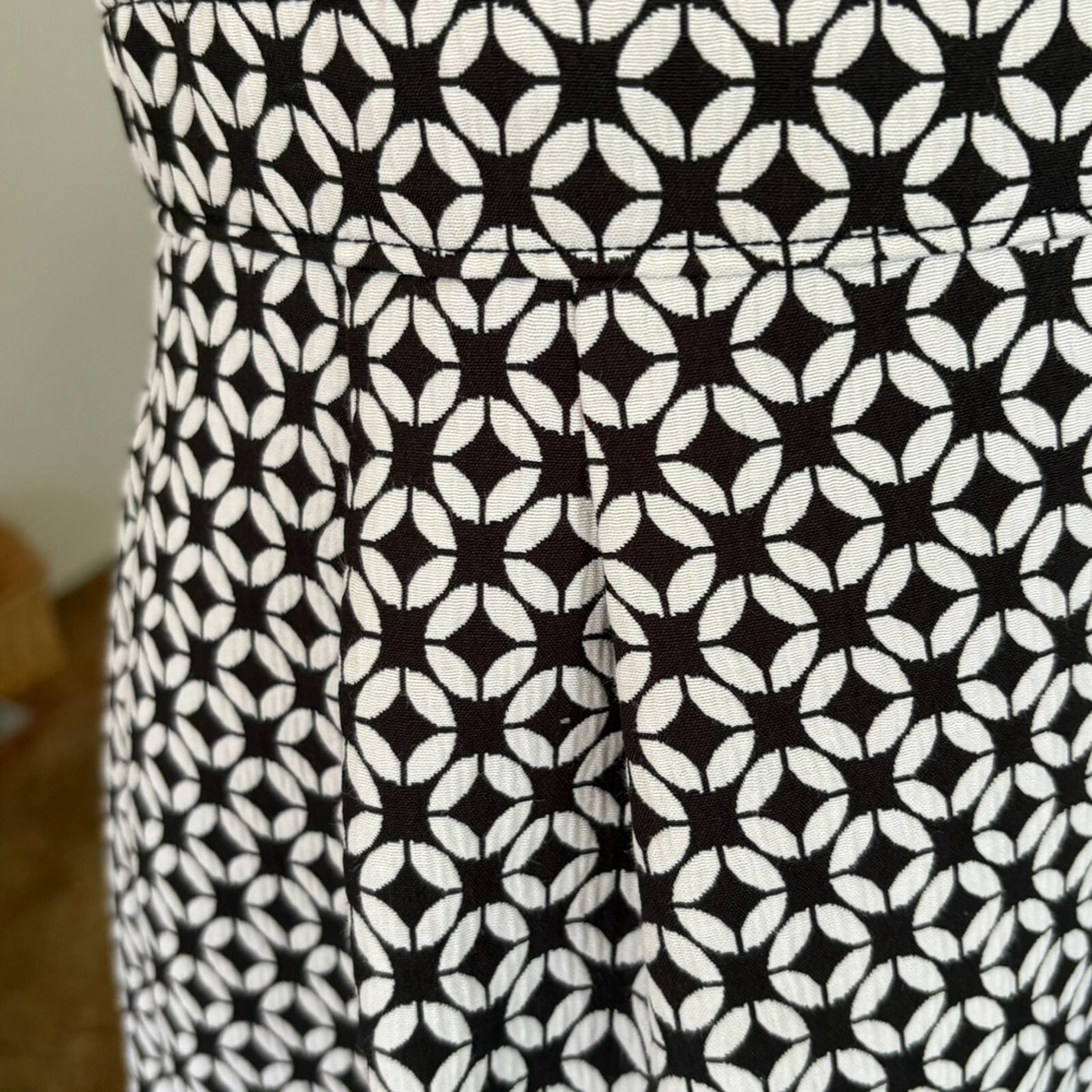 White House Black Market Black White Geometric Knit Dress Size 4 - Picture 11 of 12